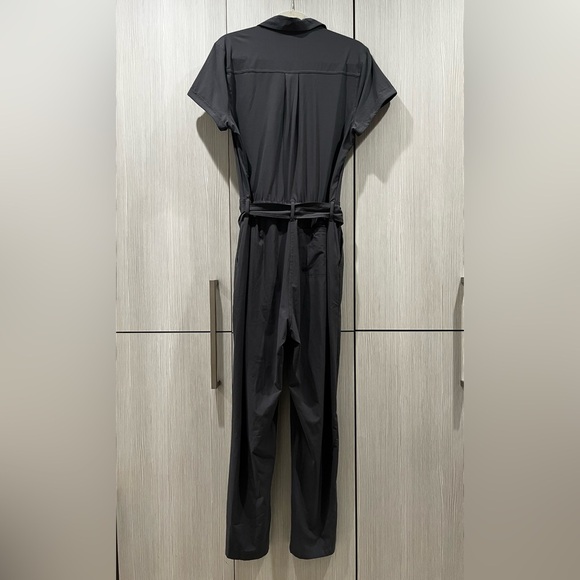 Eddie Bauer Departure Lightweight Grey Belted‎ Jumpsuit Travel Ready Size Medium - Picture 6 of 14